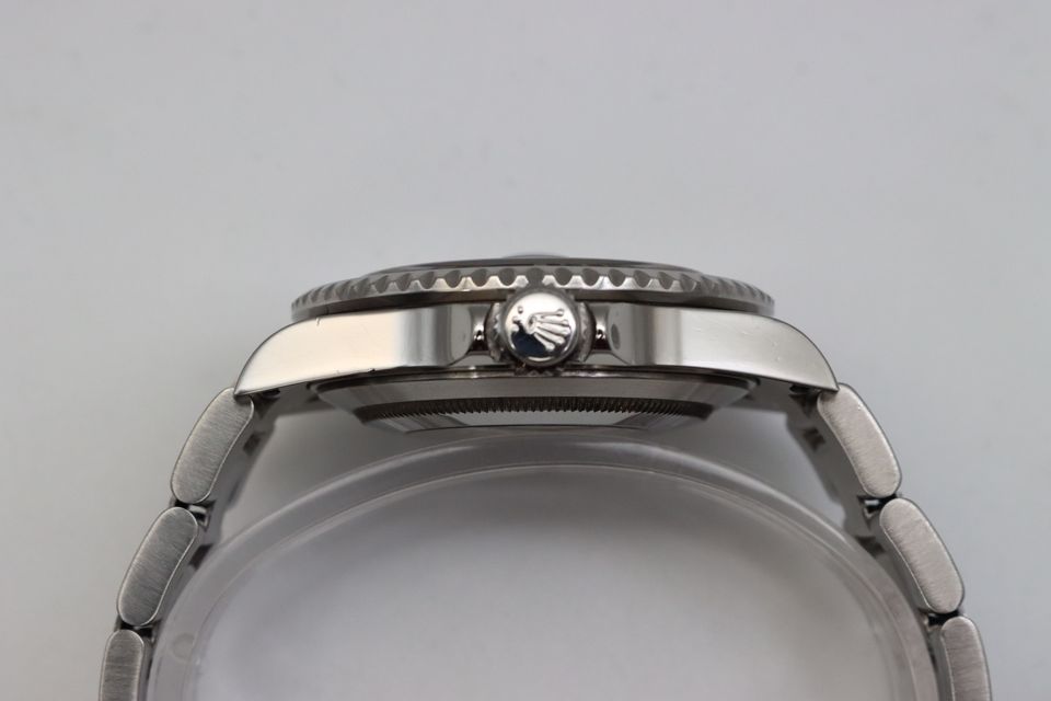 Rolex Submariner 16610 Image 2